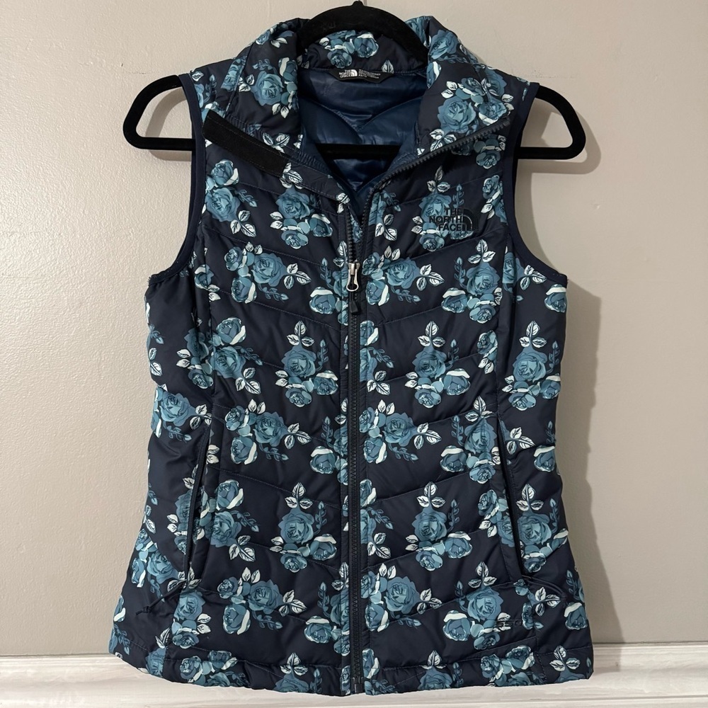 The North Face 550 Goose Down Women’s Puffer Vest Navy Floral Jacket Size XS